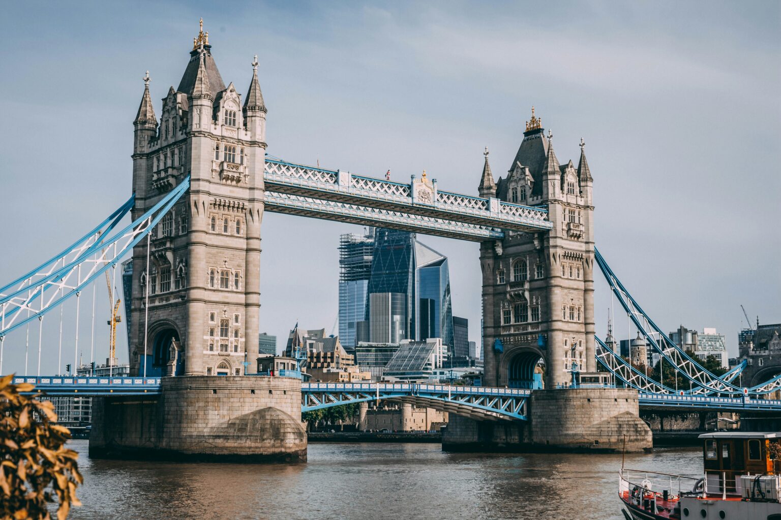London City Airport (LCY / EGLC): tower Bridge over the River Thames with the City of London skyline behind