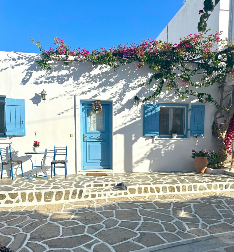 Mykonos to Antiparos Helicopter Charter: Mykonos to Antiparos by private aircraft