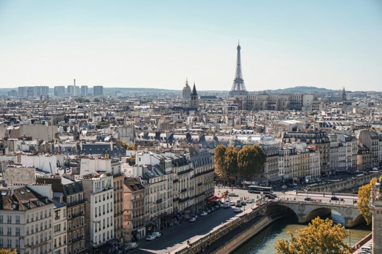 London to Paris Private Jet Charter: London to Paris by private aircraft