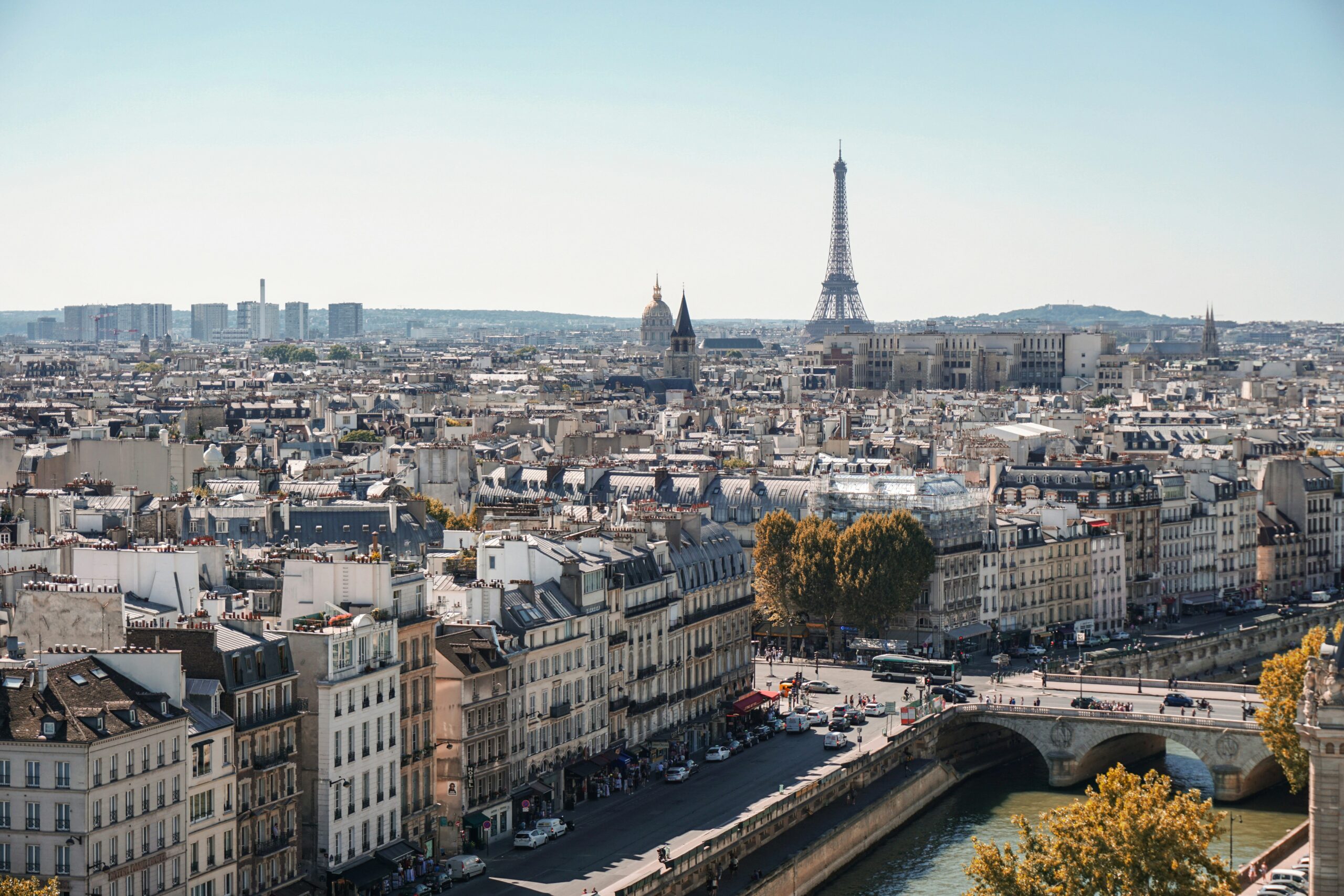 London to Paris Private Jet Charter: London to Paris by private aircraft